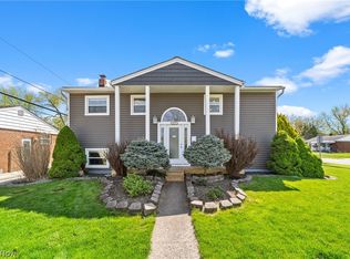 6525 Ledgebrook Dr, Brookpark, OH