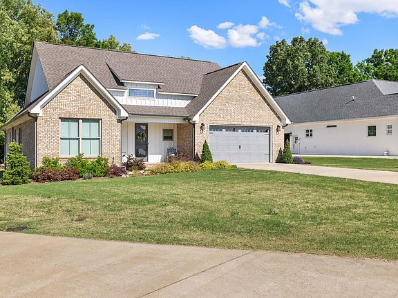 3rd image of 230 Rockwood Dr