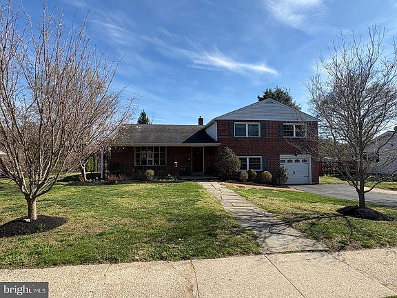 2nd image of 502 Ridge Ave