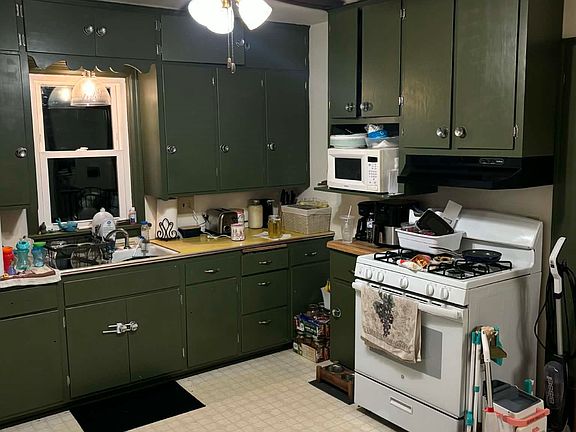 4th image of 139 School St