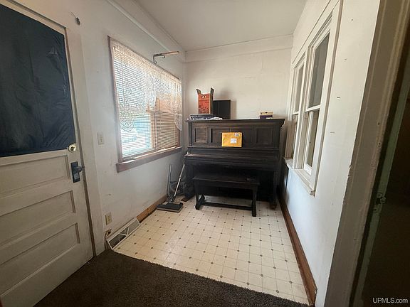 5th image of 609 Sutherland St