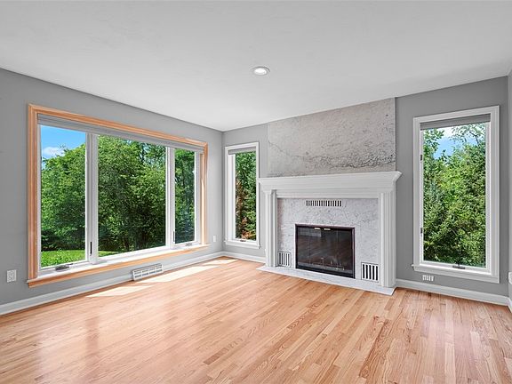 5th image of 738 Cedarwood Dr