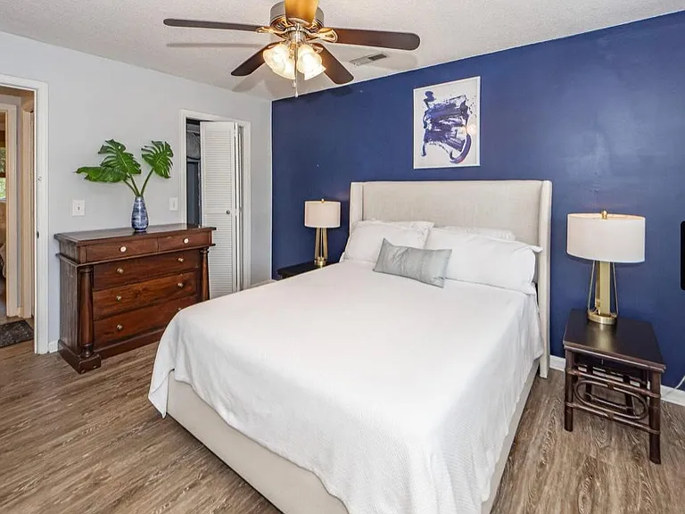955 Cottingham Dr — Photo 10