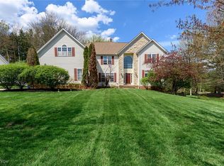 36300 Spicebush Ln, Solon, OH 44139