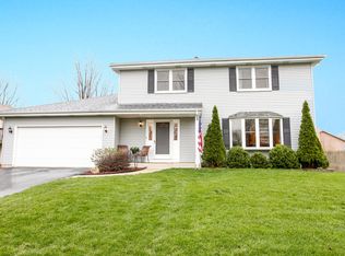 6S045 Westwind Dr, Naperville, IL 60563
