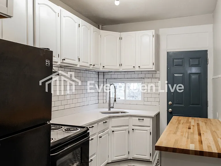 780 Linnard St — Photo 5
