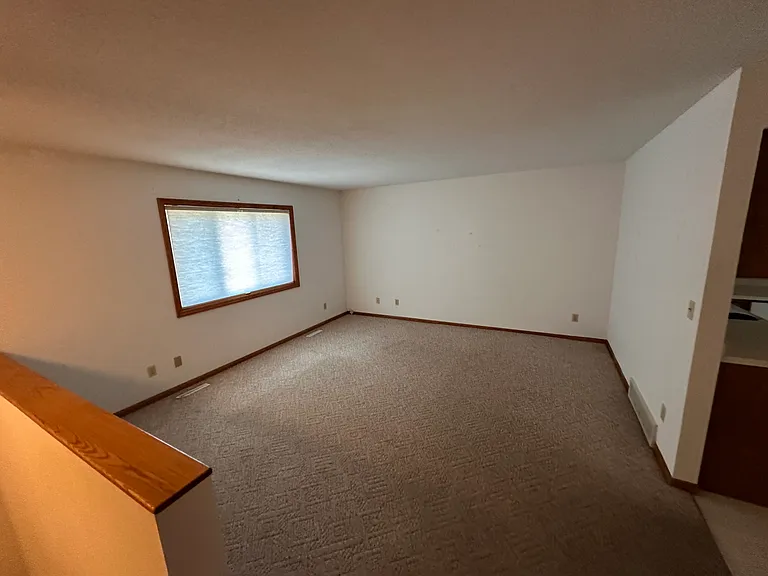 517 Bluebird Ct — Photo 3