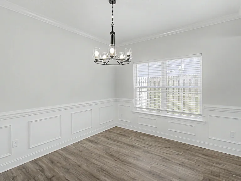 156 Hamlet Ct — Photo 2
