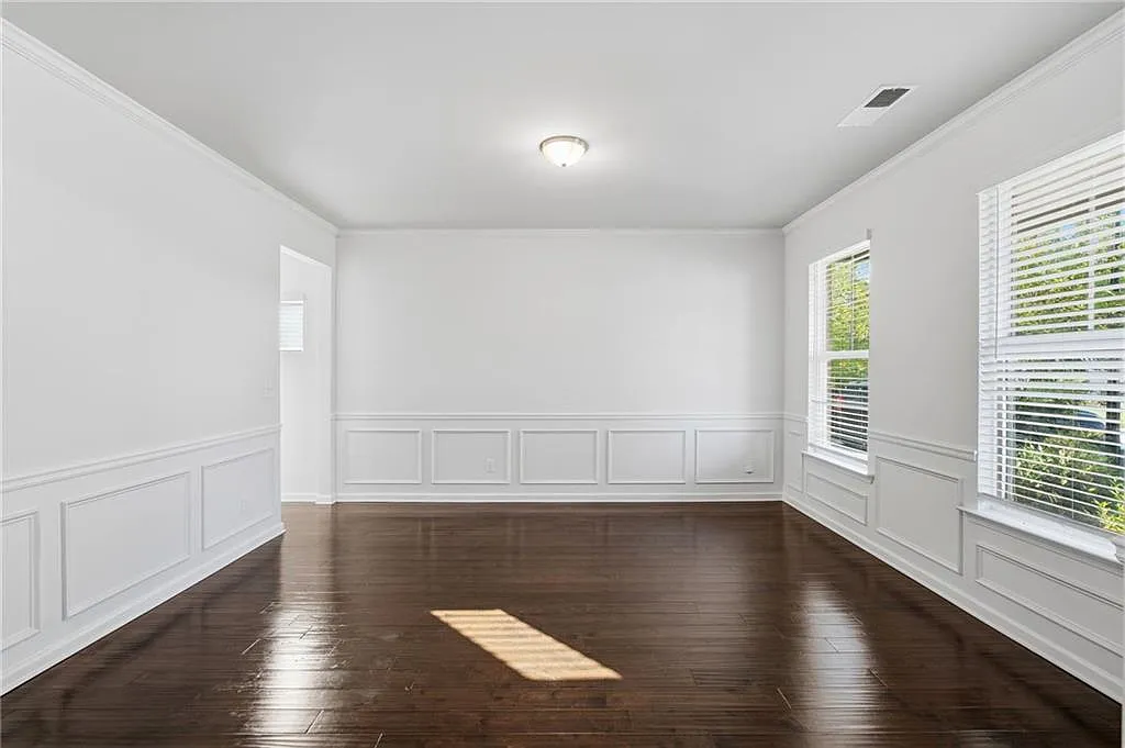 4 bed, 2.5 bath, 2855 sqft, $2,650 — Photo 4