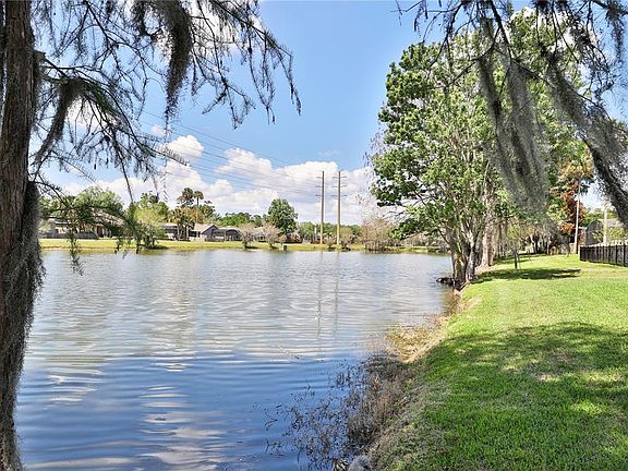 3rd image of 363 TWELVE OAKS DRIVE