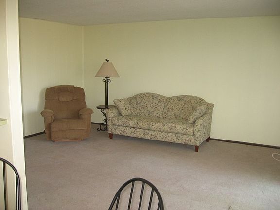 3rd image of 104 Chelsea Dr APT 10