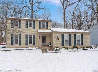 21590 Flanders St, Farmington Hills, MI 48335