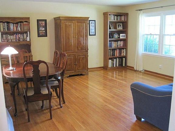 4th image of 3620 Temple Dr