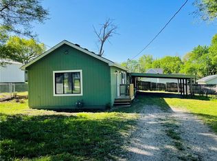 602 E Eisenhower Rd, Lansing, KS 66043