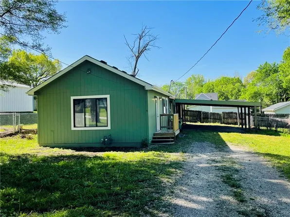602 E Eisenhower Rd, Lansing, KS 66043