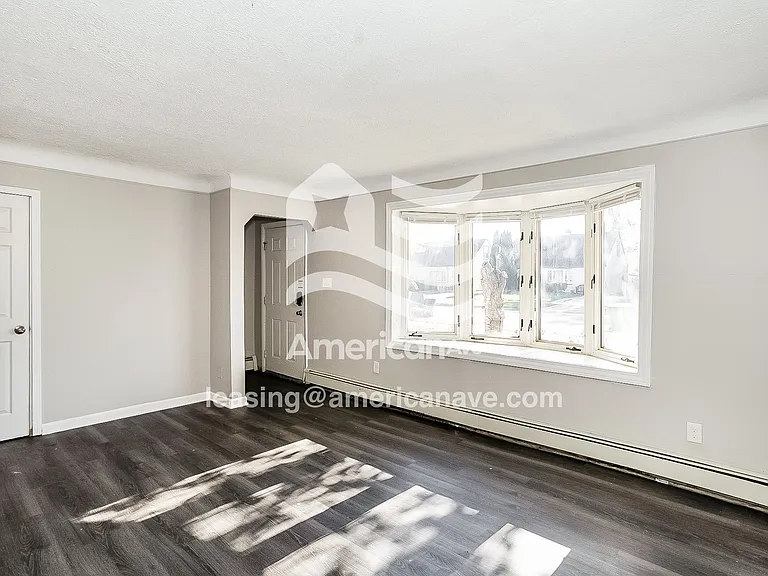 941007_004_living_room_5.jpg