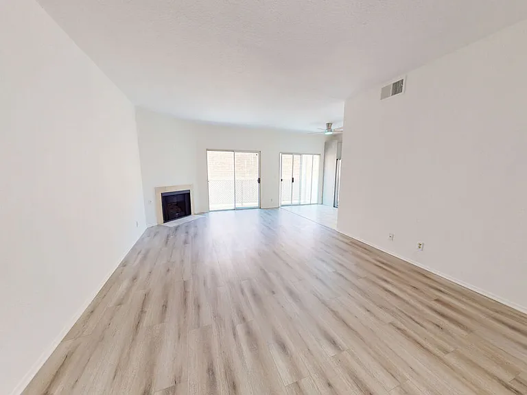 5135 Zelzah Ave #100 — Photo 12