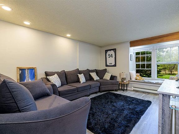 5th image of 3271 W Willow Ct APT 3