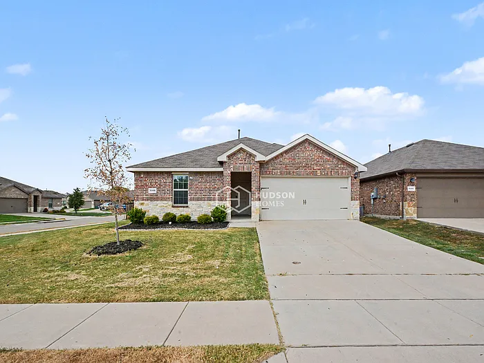 3 bed, 2.0 bath, 1450 sqft, $1,920 — Photo 3