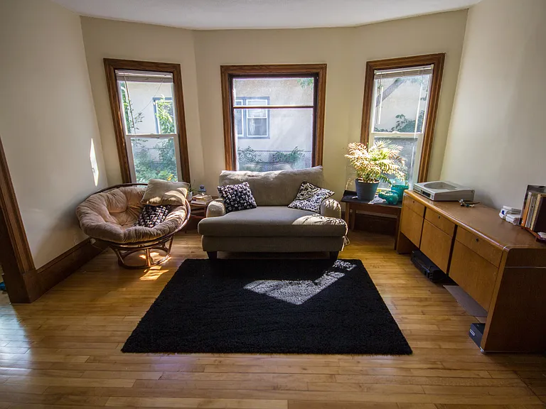 708 6th St NE #1 — Photo 8