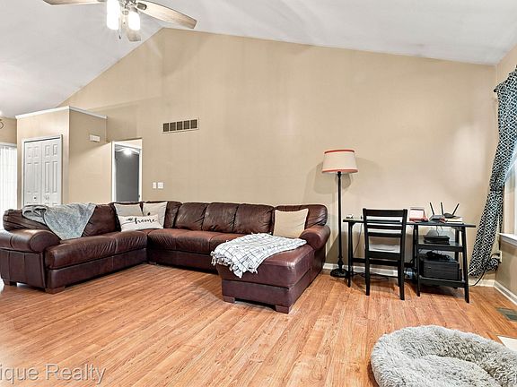 5th image of 5208 Foxhill Ln