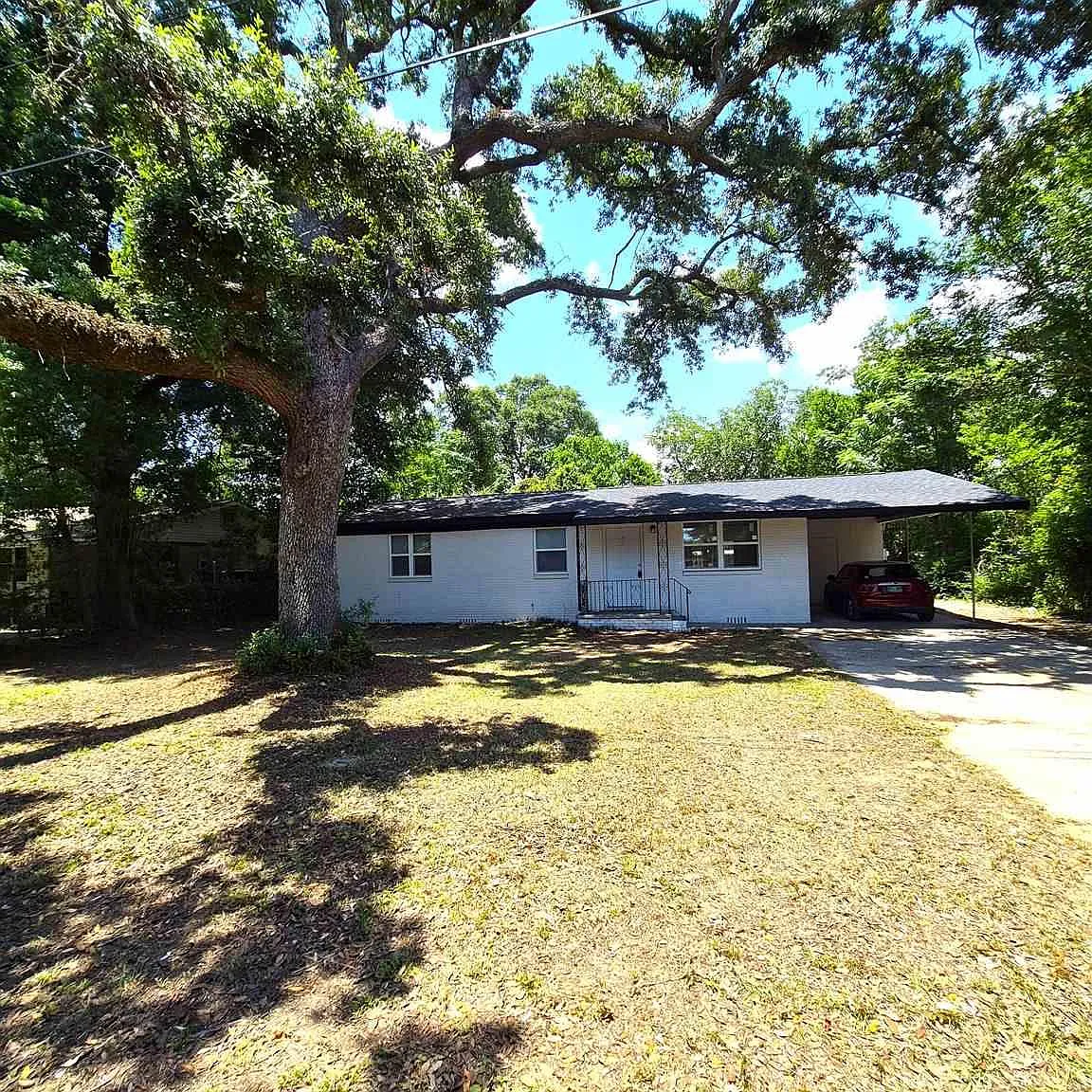 3 bed, 1000 sqft, $1,495 — Photo 1