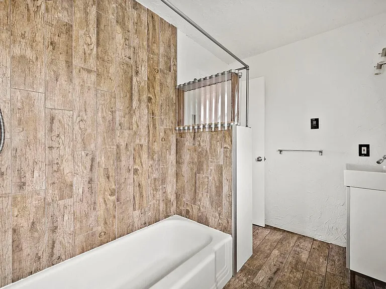 903 Aurora Cir #B — Photo 18