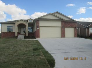 8625 E Scragg Cir, Wichita, KS 67226