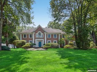 505 Ivy Ln, Wyckoff, NJ 07481