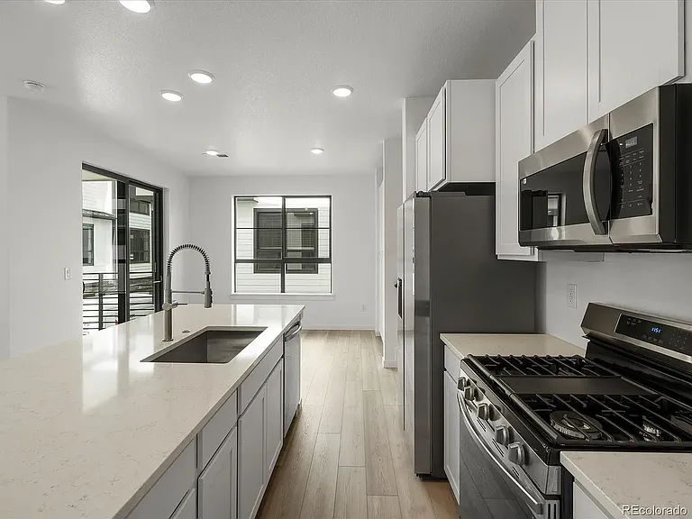 2046 S Holly St #1 — Photo 8