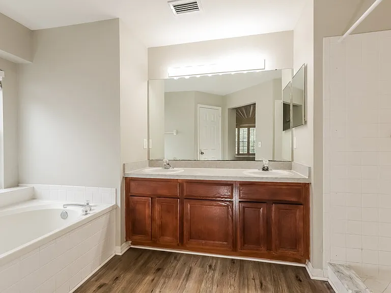 2321 Lyncrest Ct — Photo 12