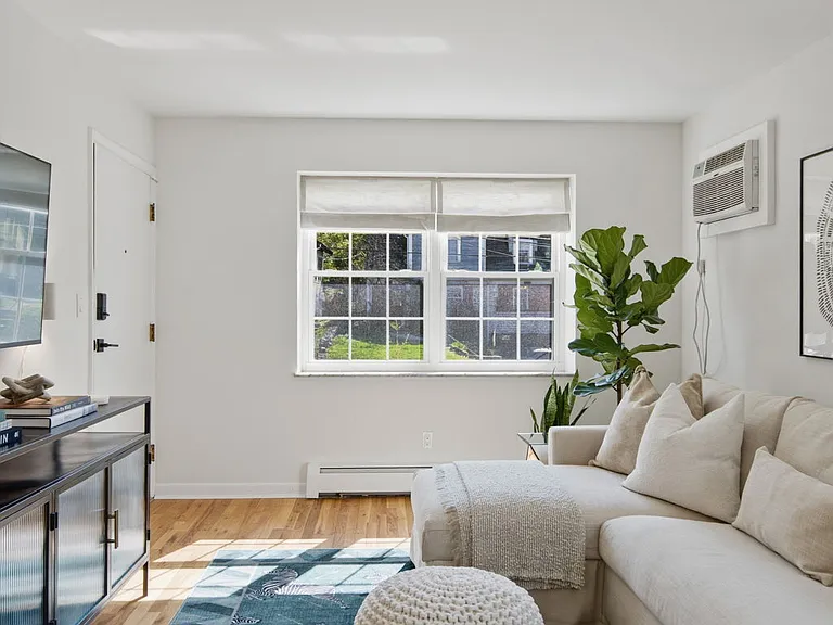 1213 Paxton Ave #1 — Photo 4