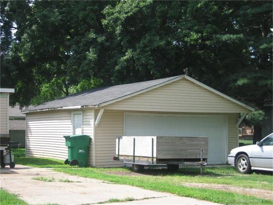 2nd image of 510 Arrow St