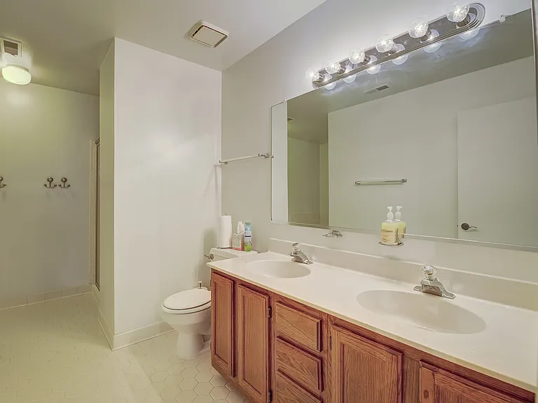 13907 Concord Ave — Photo 8