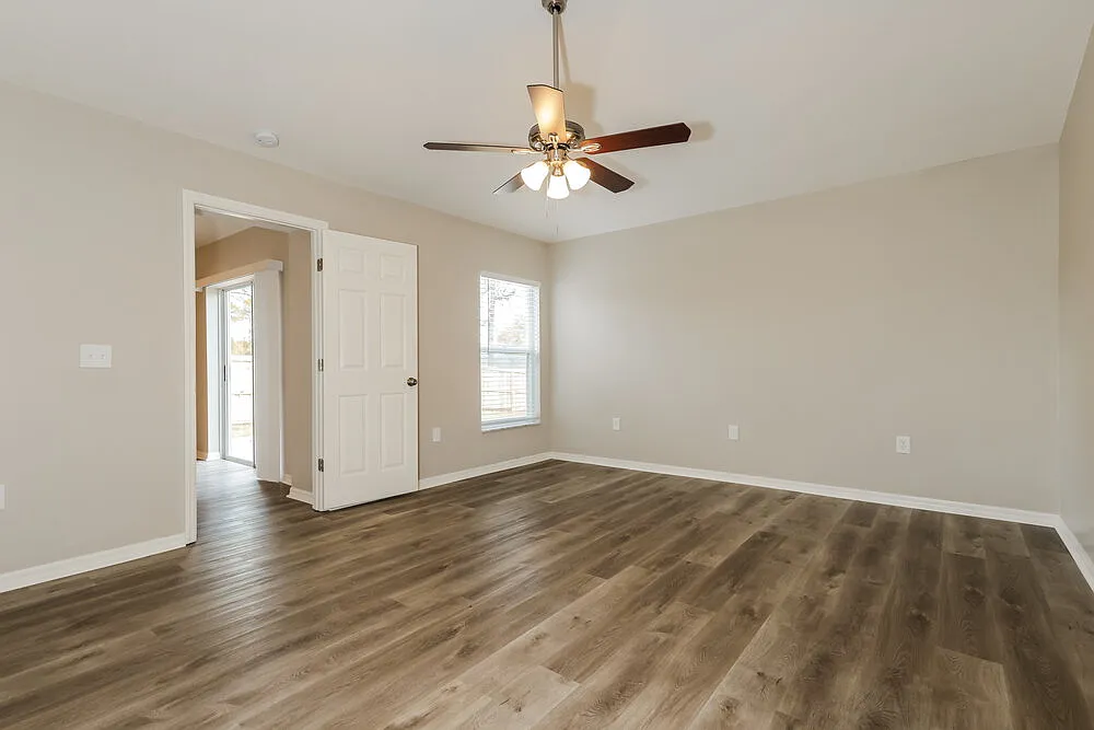 4 bed, 2.0 bath, 1826 sqft, $4,050 — Photo 4