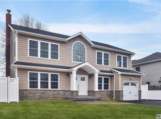 2566 Bristol Dr, Bellmore, NY 11710