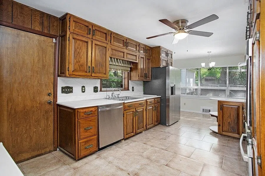 4 bed, 3.0 bath, 3096 sqft, $2,195 — Photo 4