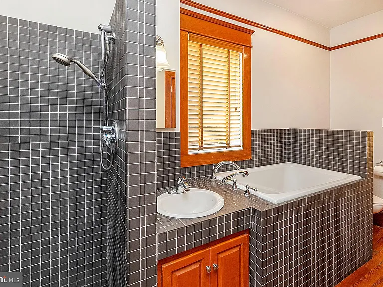 7 N Loudoun St #1/2 — Photo 39