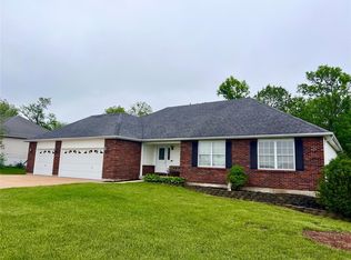 334 Bridgewater Heights Dr, Villa Ridge, MO 63089