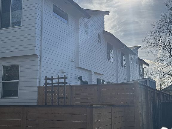 2nd image of 2132 SE Brooklyn St