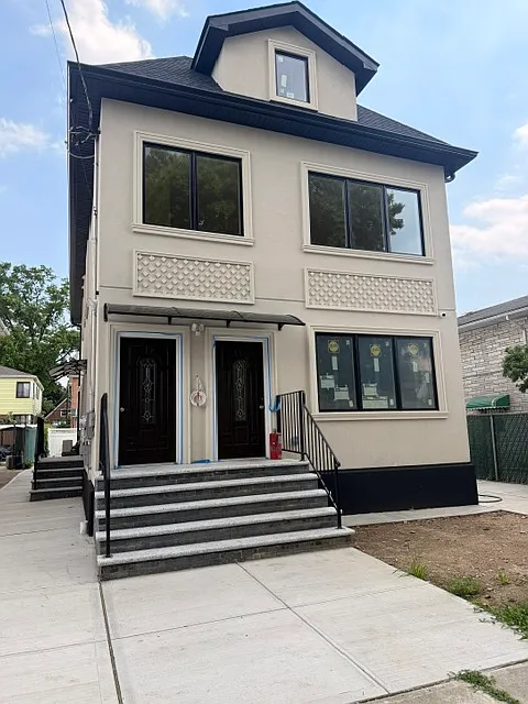 3 bed, 1400 sqft, $3,700 — Photo 2