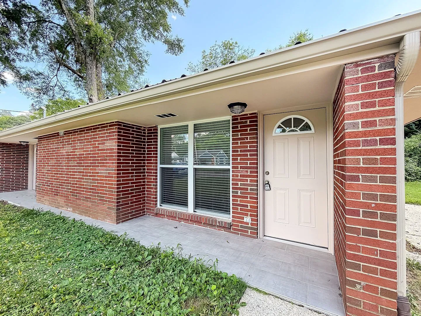 2 bed, 1.0 bath, 968 sqft, $1,150 — Photo 1