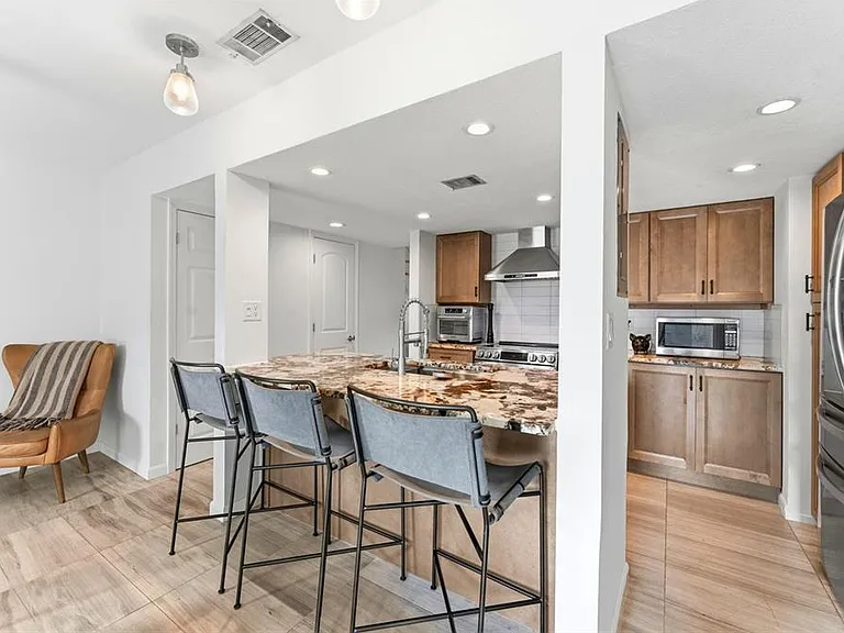 105 E Davis Blvd #B — Photo 15