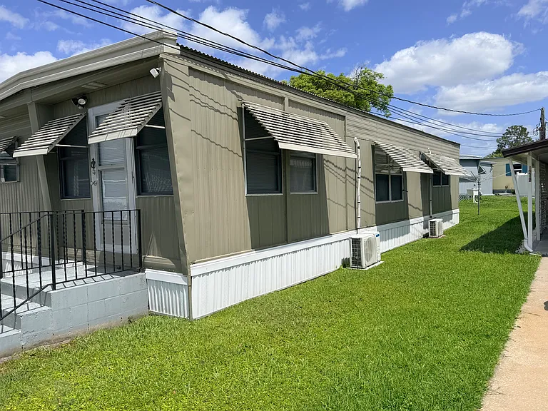 1418 Lakeview Dr — Photo 3