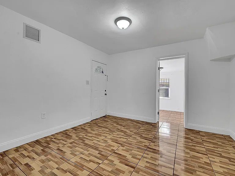 1646 NE 150th St #1 — Photo 10