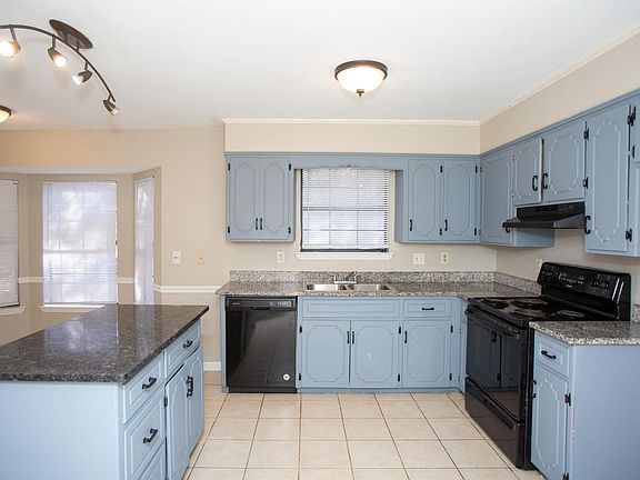 3rd image of 68 Creekwood Dr