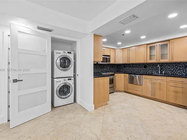 2457 Collins Ave #406 — Photo 11