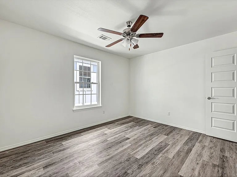 1023 S. Benchmark — Photo 8