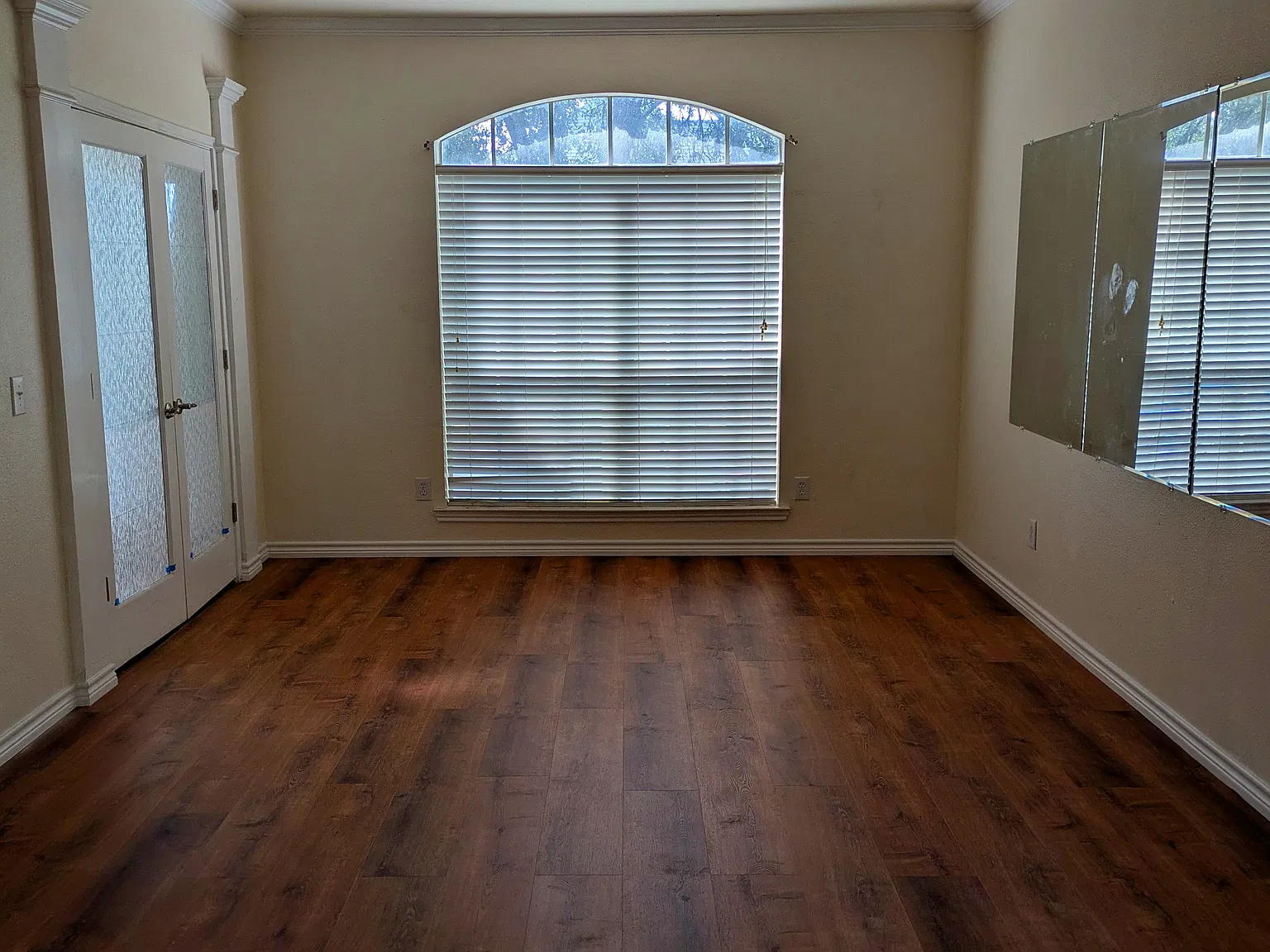 4 bed, 2.5 bath, 2816 sqft, $2,300 — Photo 2