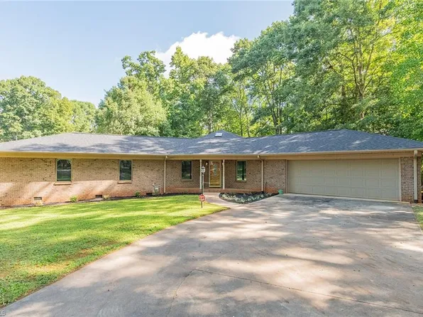 631 Mill Stream Ln, Lexington, NC 27292